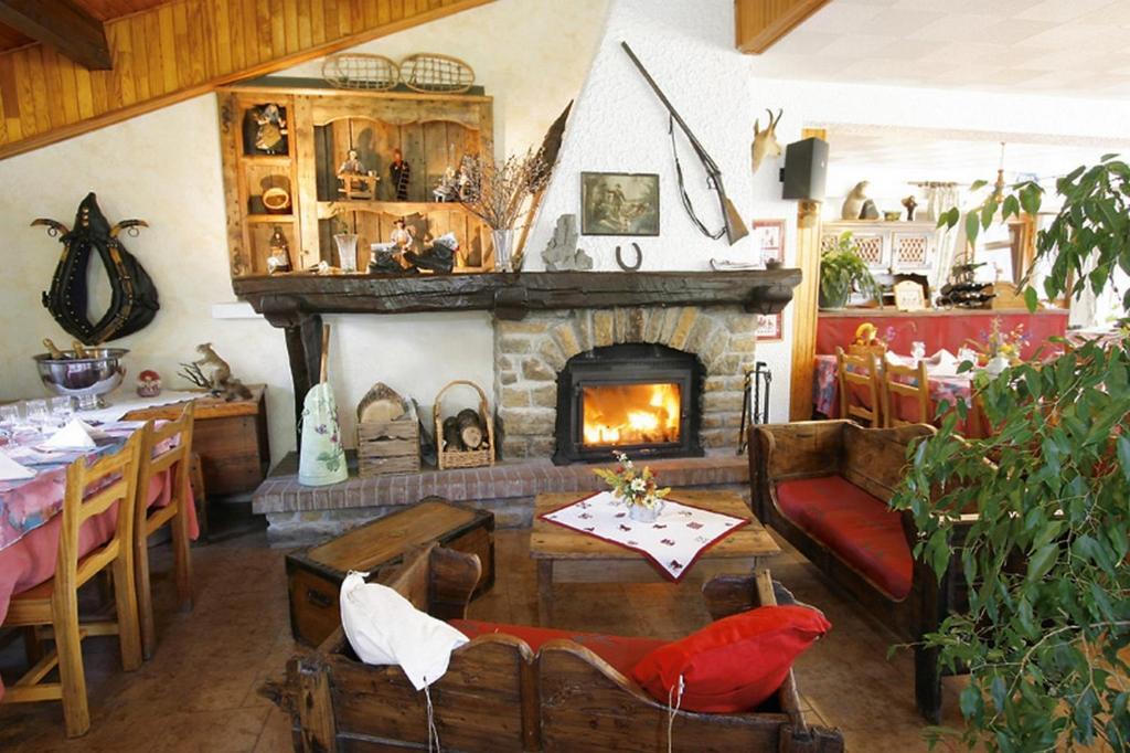 Hotel Le Chamois Logis โมลีนส์-ออง-กีราส ภายนอก รูปภาพ