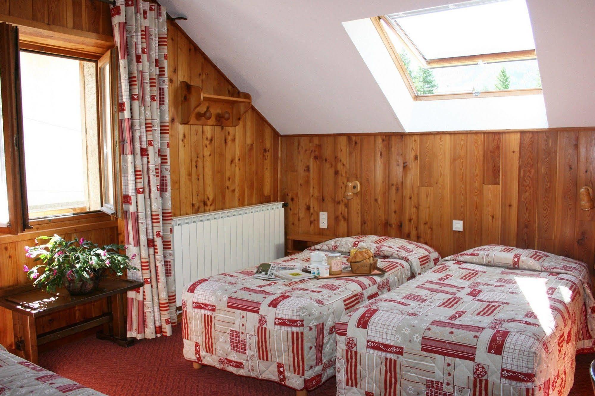 Hotel Le Chamois Logis โมลีนส์-ออง-กีราส ภายนอก รูปภาพ