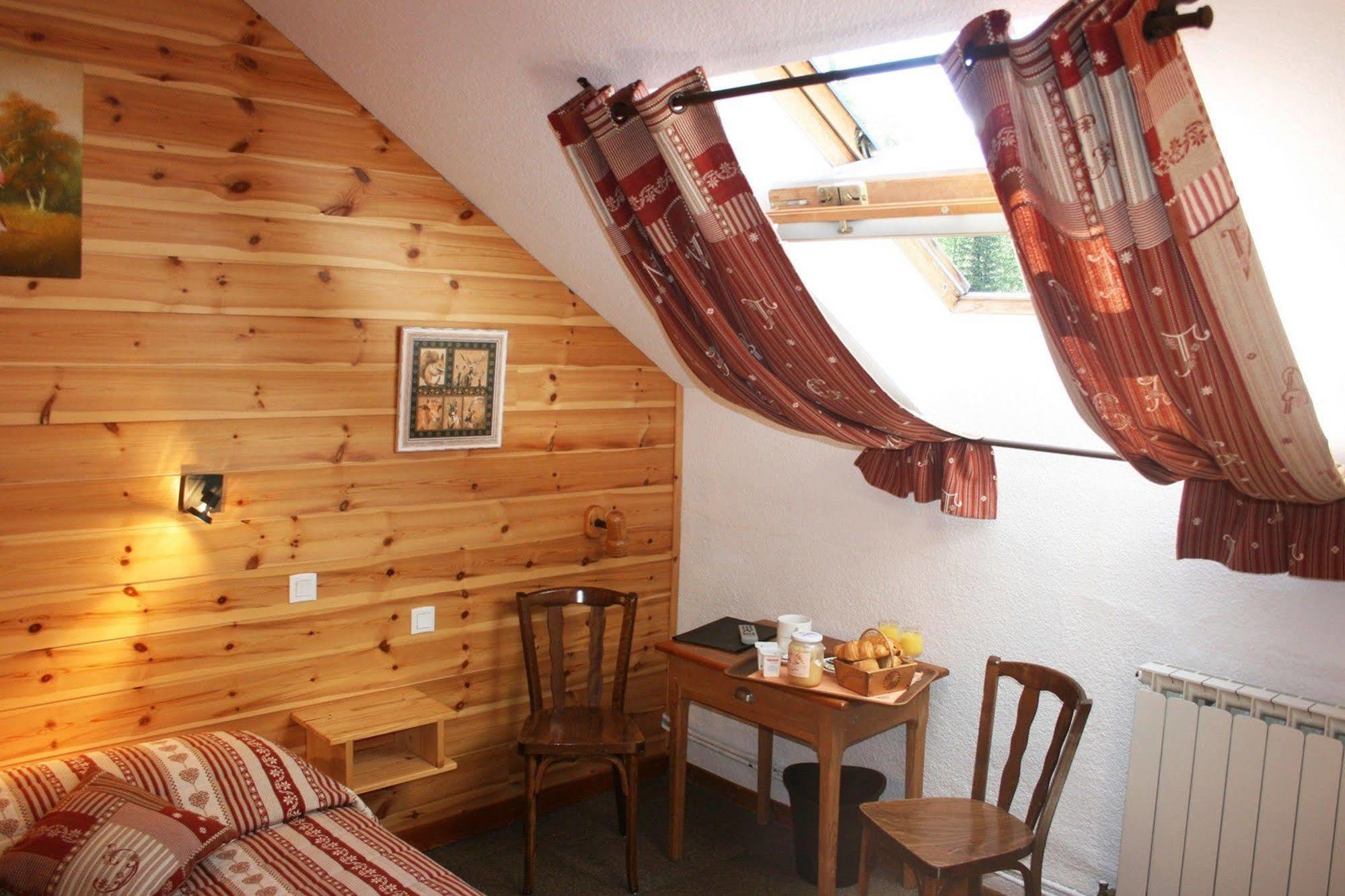 Hotel Le Chamois Logis โมลีนส์-ออง-กีราส ภายนอก รูปภาพ